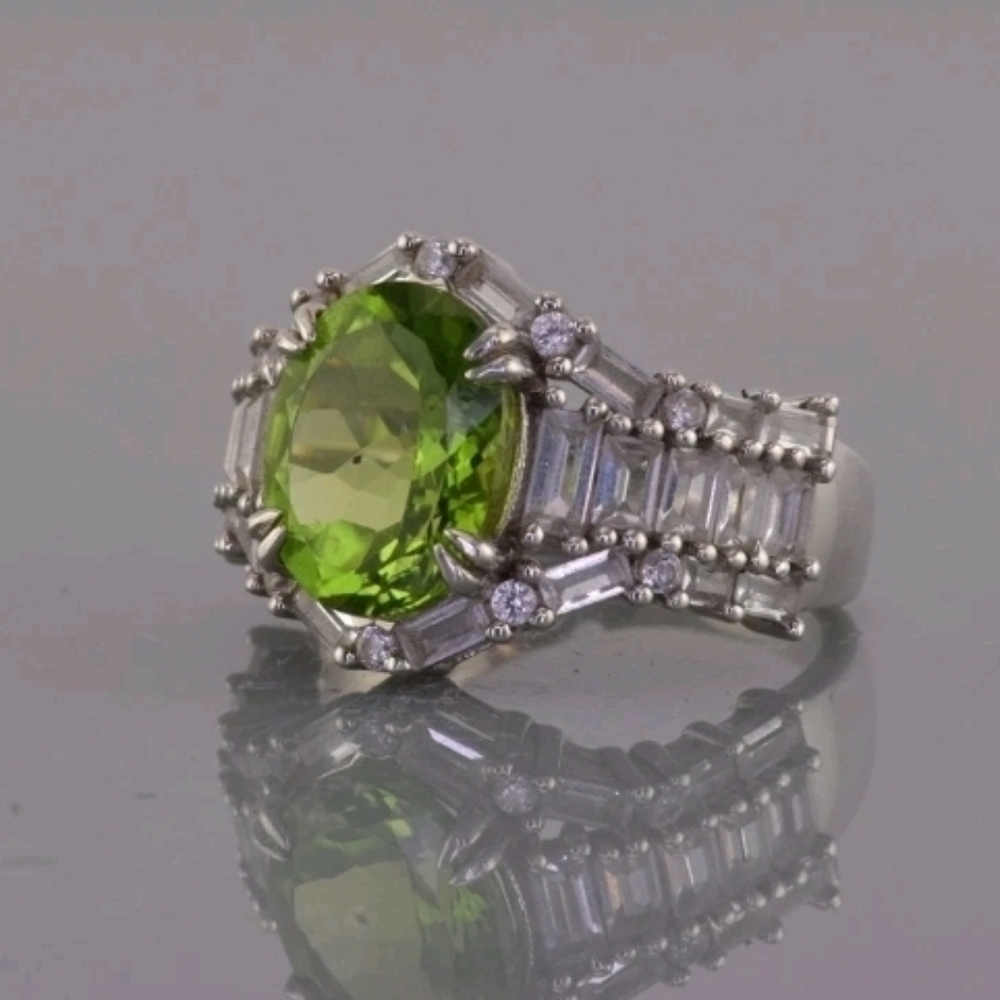Fabulous Peridot And White Sapphire Ring - Picture 6 of 12